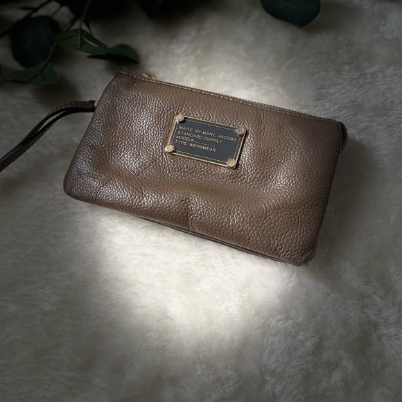 Marc by Marc Jacobs Brown Leather Wristlet - Picture 3 of 15
